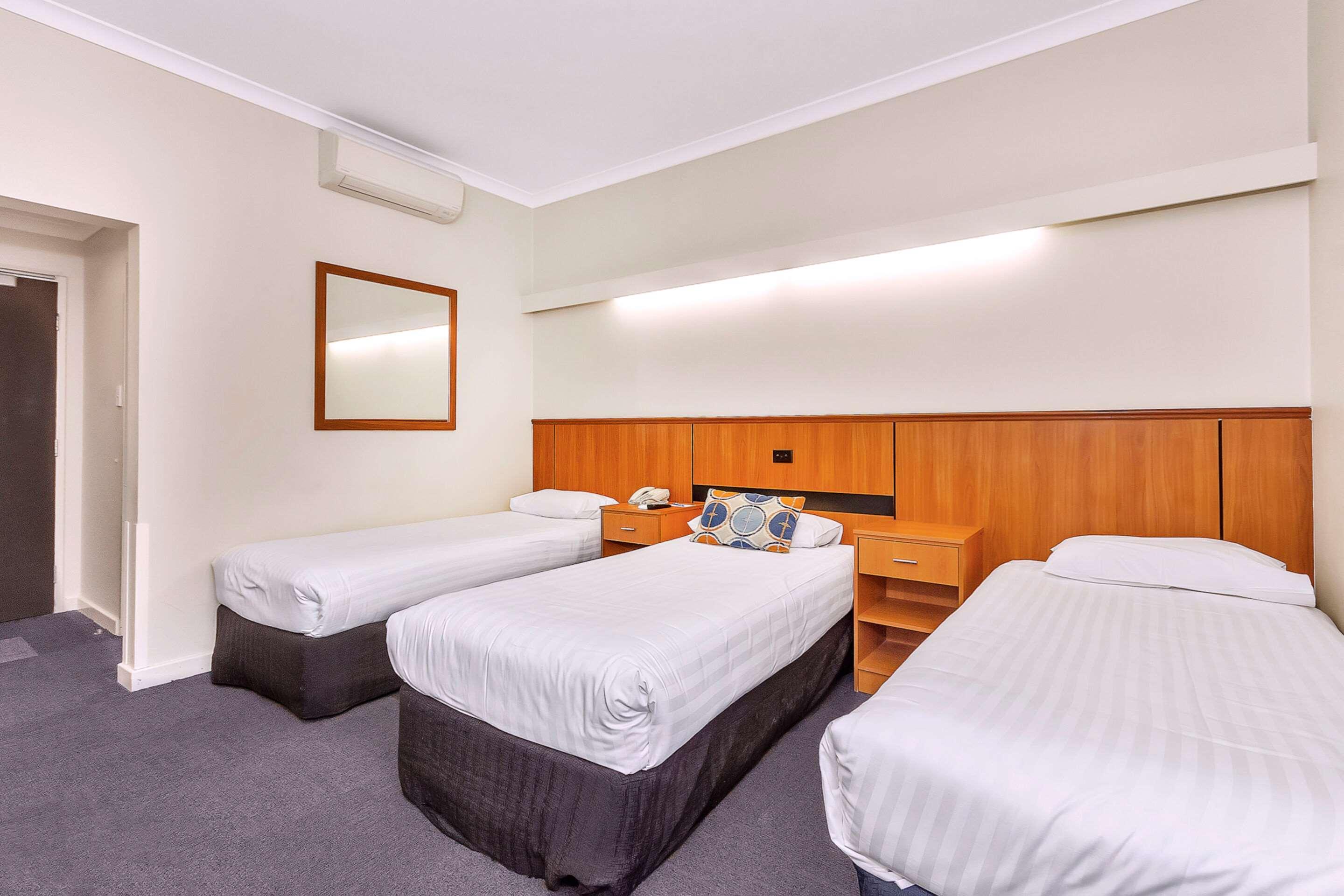 Metro Hotel Perth City Exterior photo