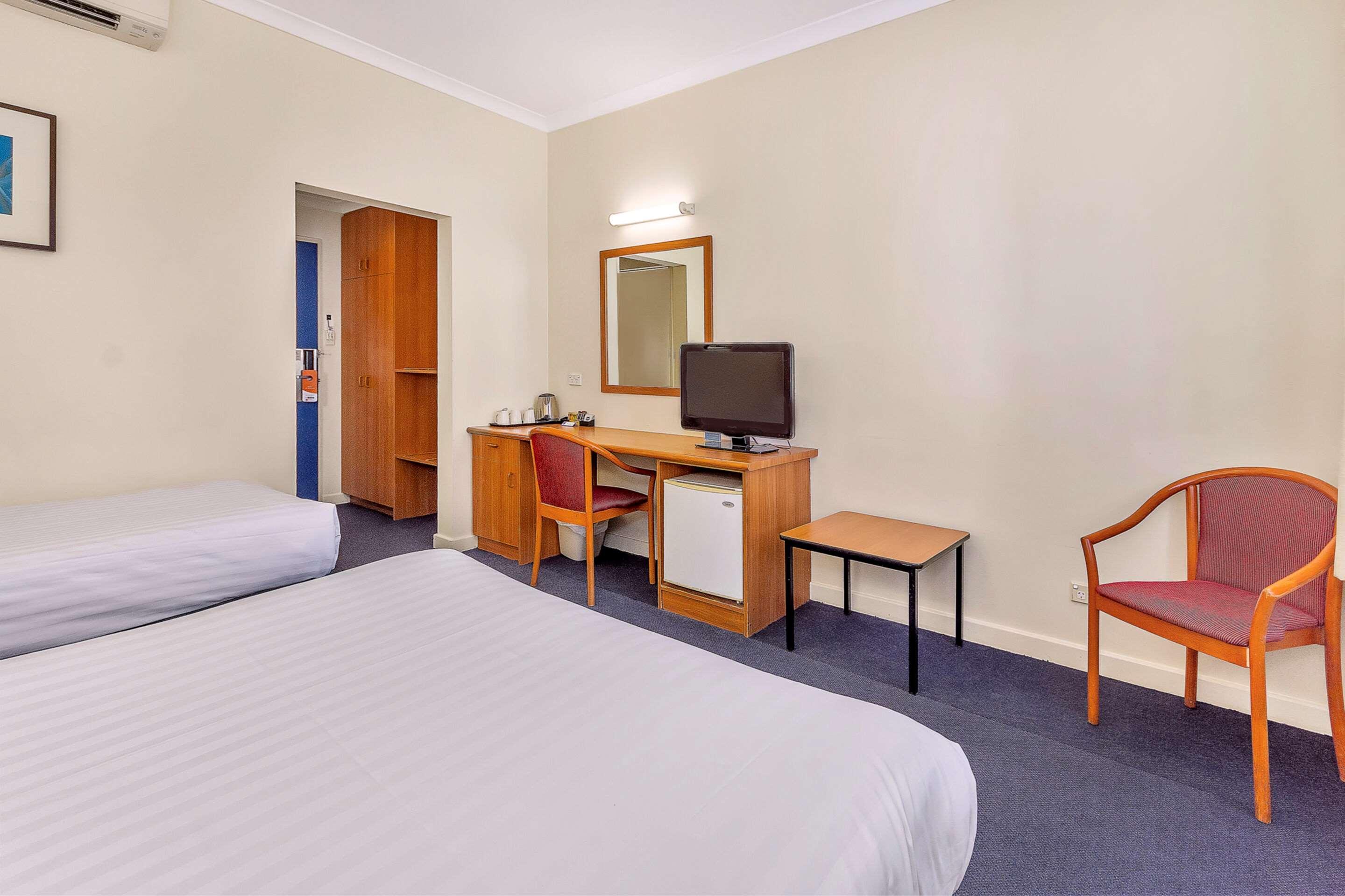 Metro Hotel Perth City Exterior photo