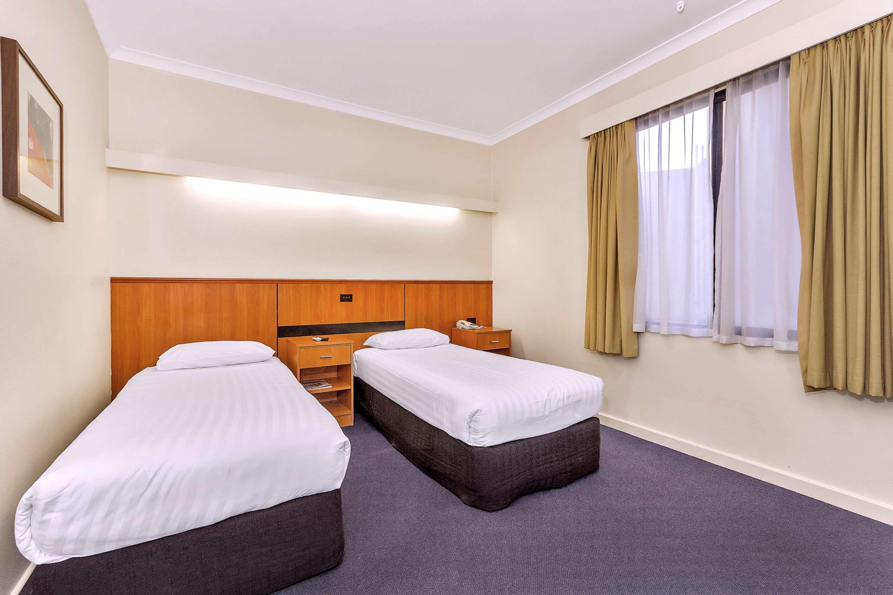 Metro Hotel Perth City Exterior photo