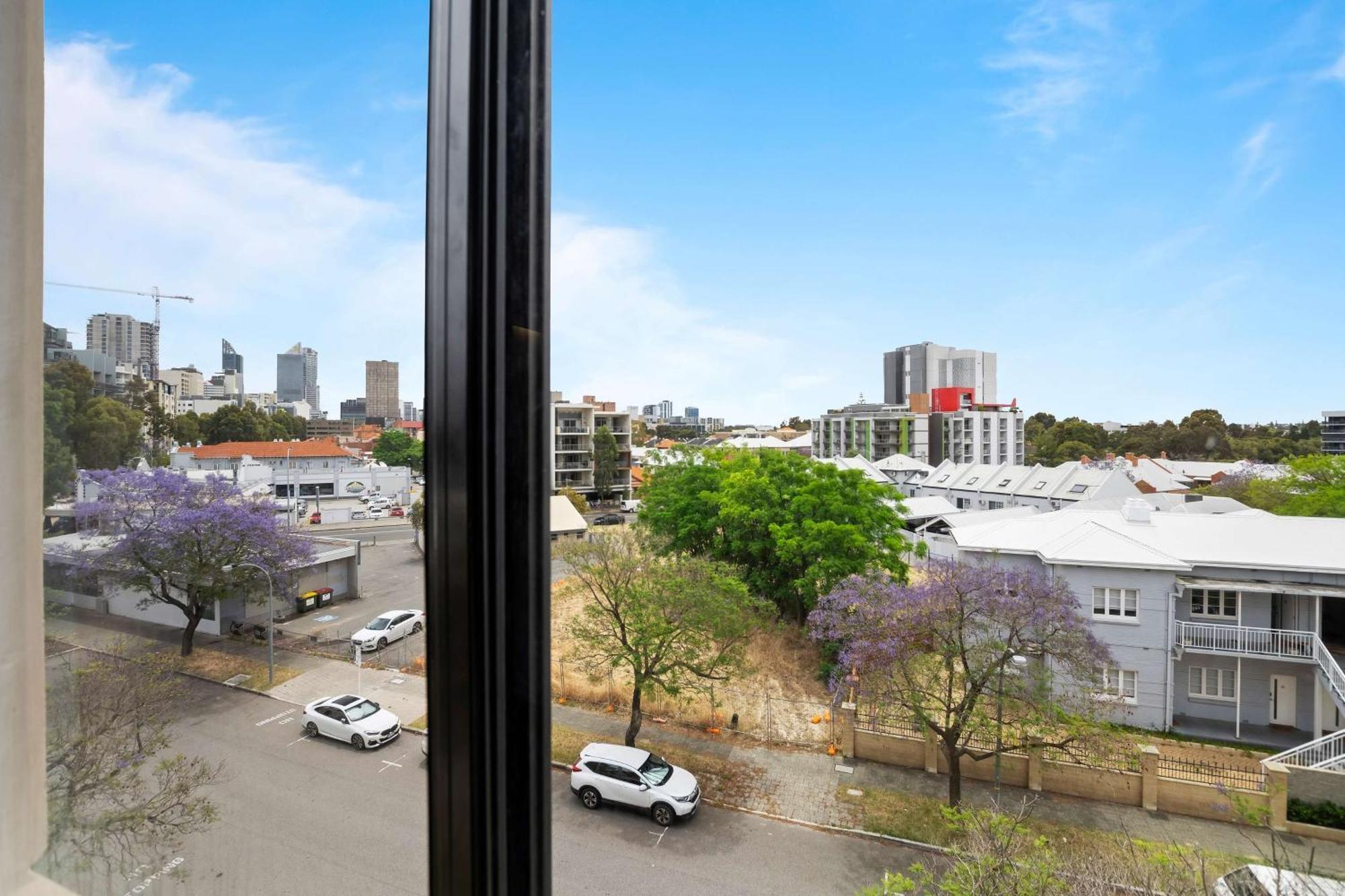 Metro Hotel Perth City Exterior photo