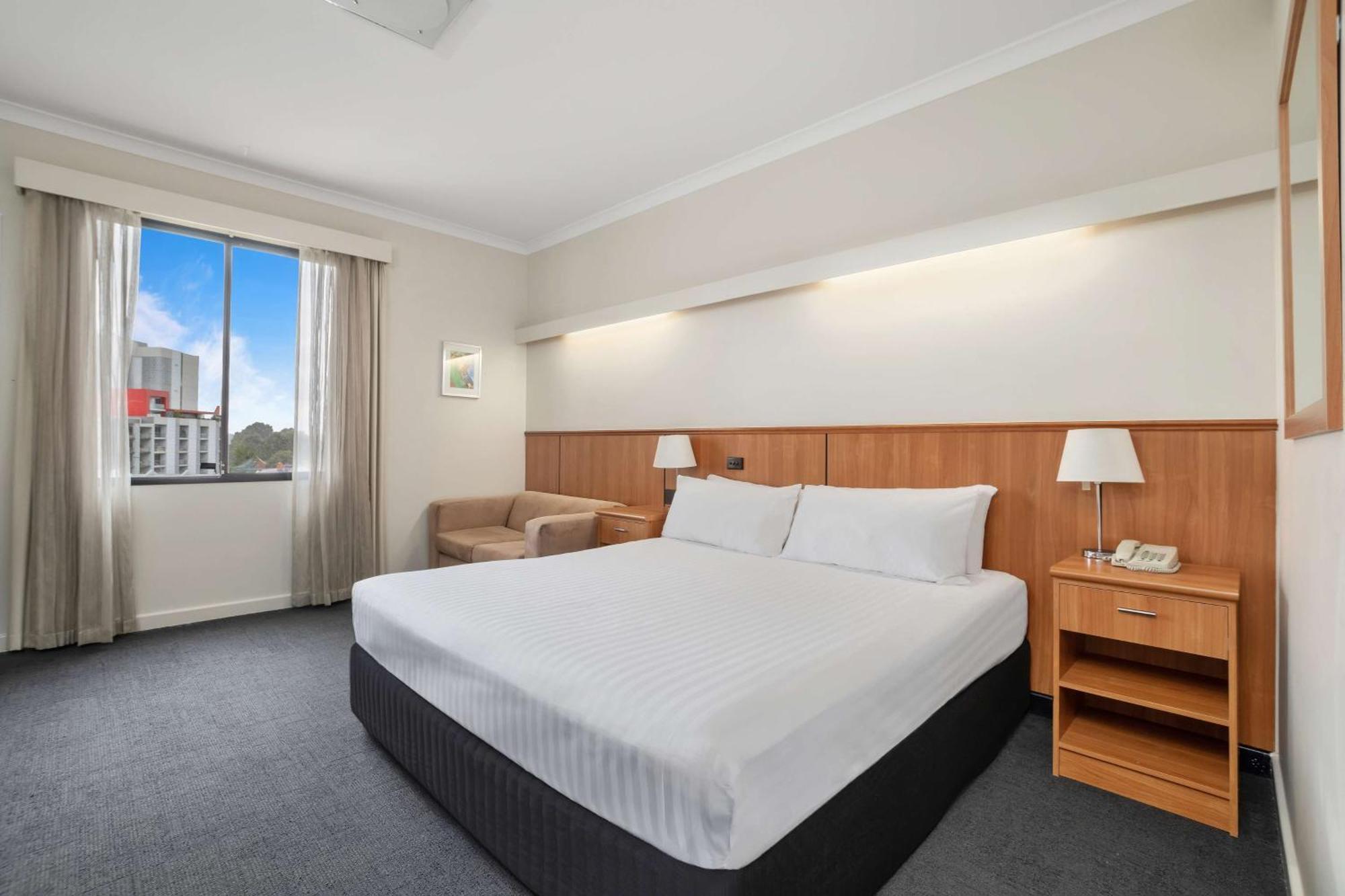 Metro Hotel Perth City Exterior photo