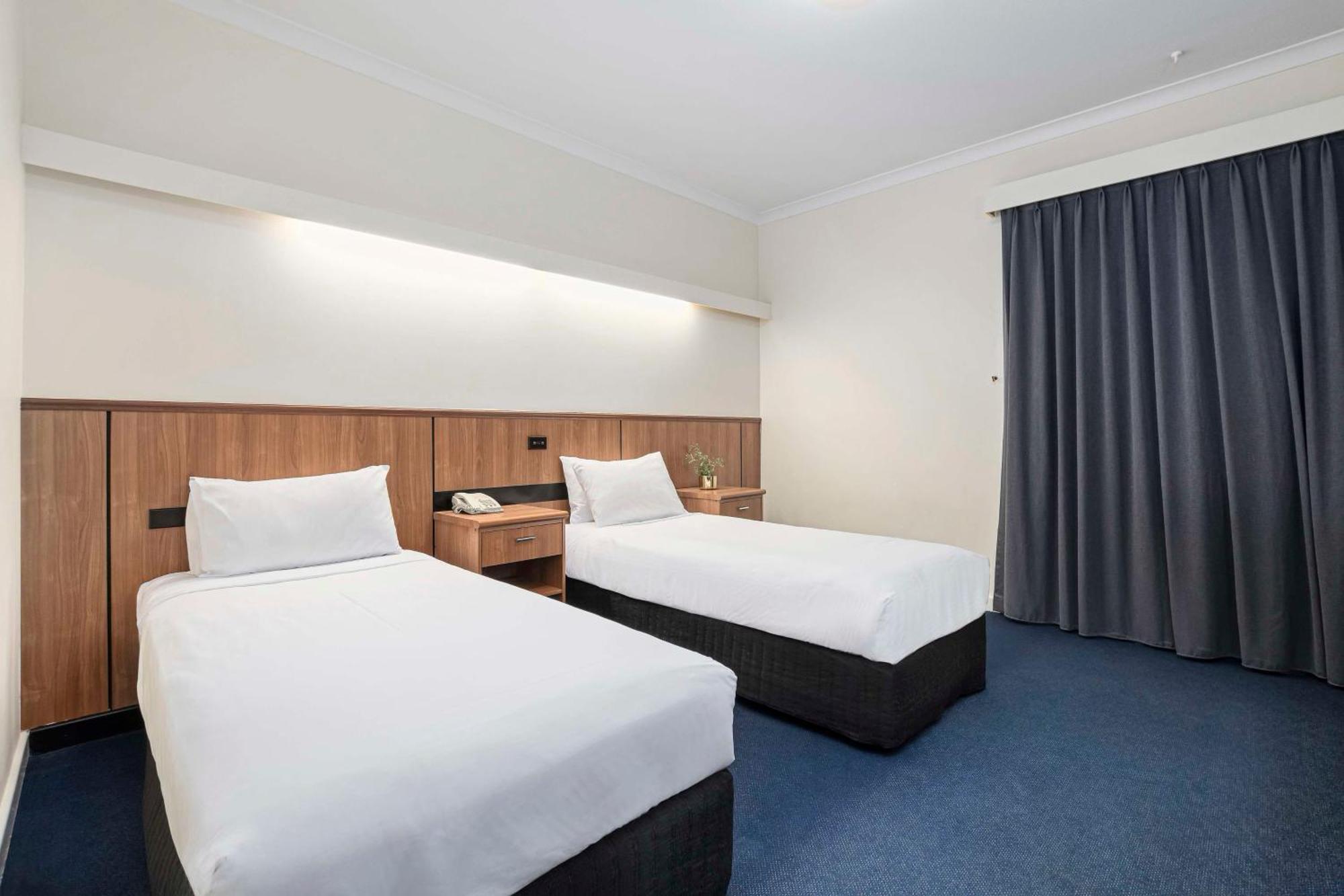 Metro Hotel Perth City Exterior photo