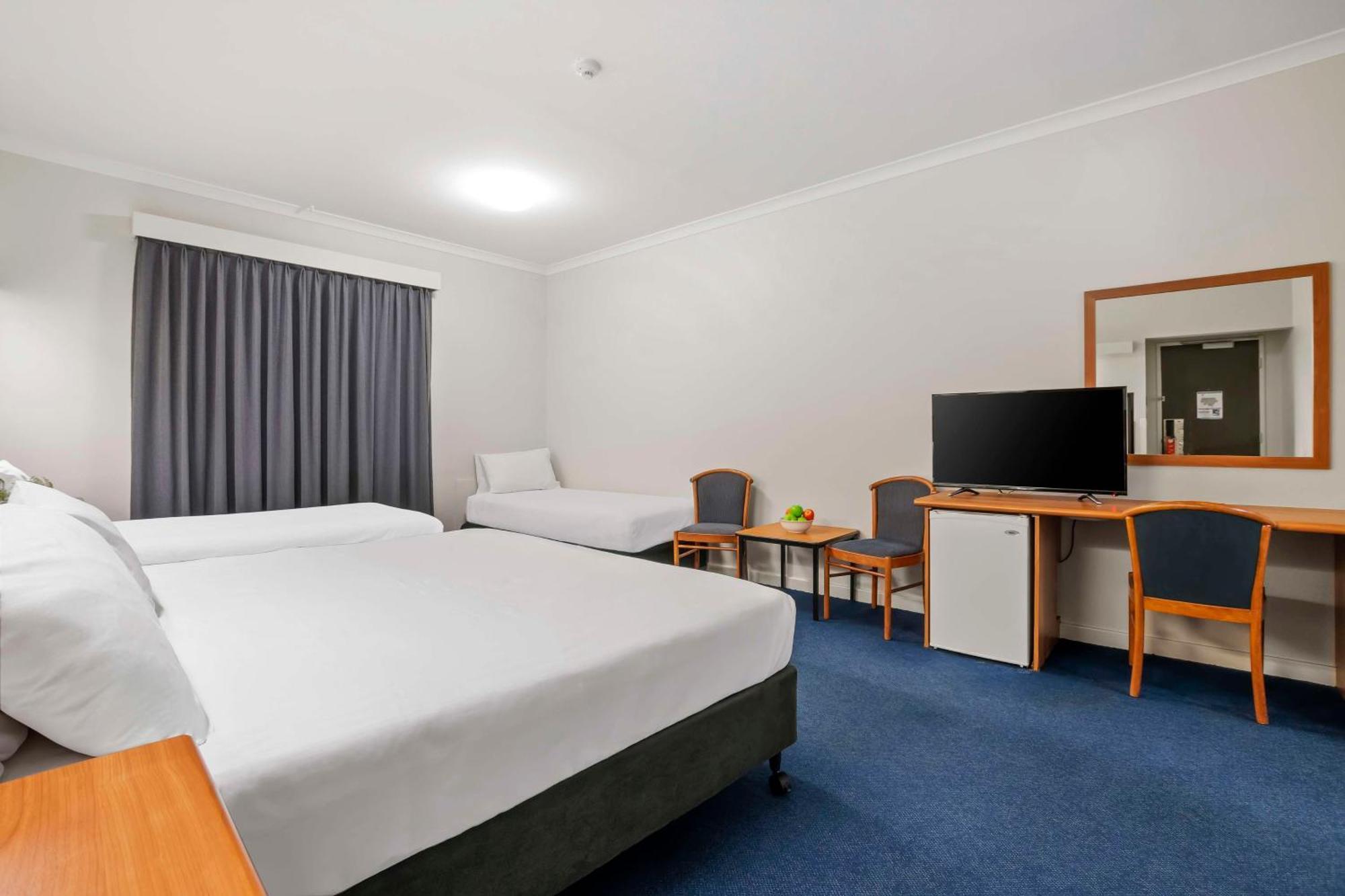 Metro Hotel Perth City Exterior photo