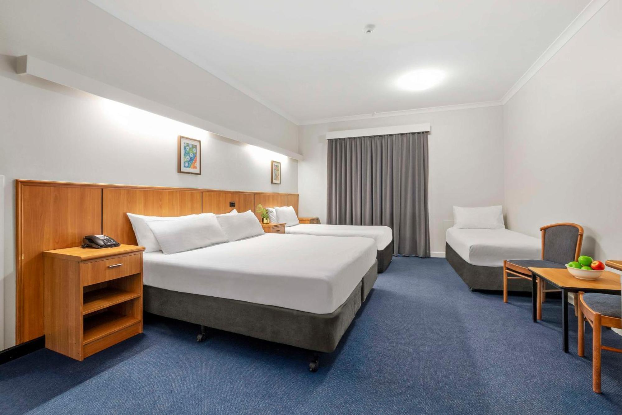 Metro Hotel Perth City Exterior photo