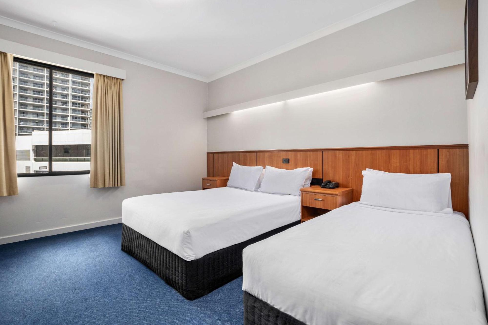 Metro Hotel Perth City Exterior photo