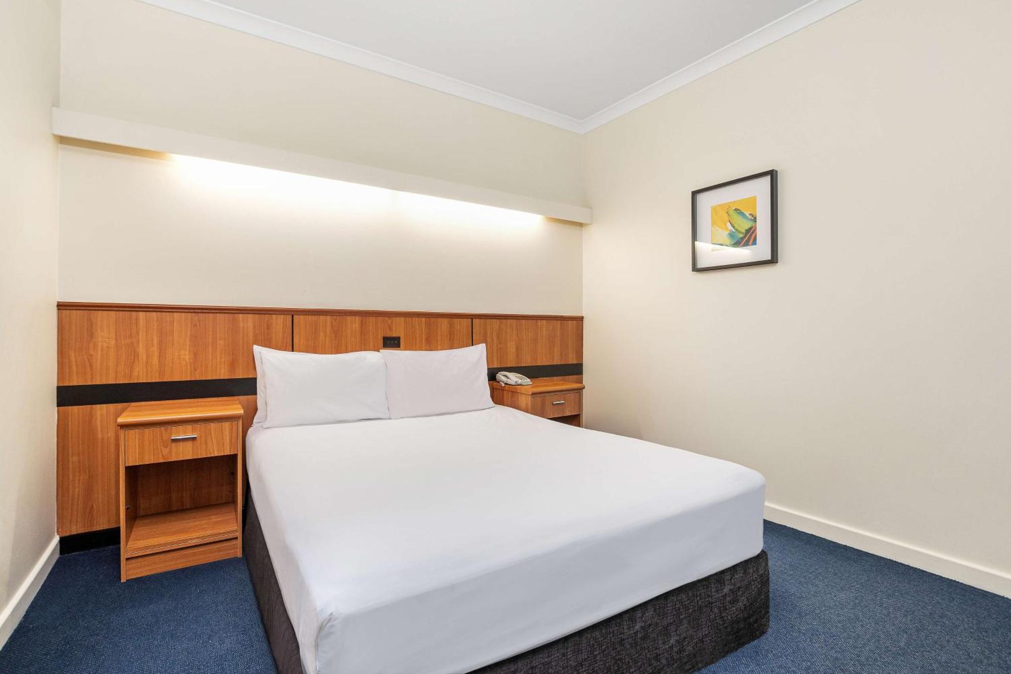 Metro Hotel Perth City Exterior photo