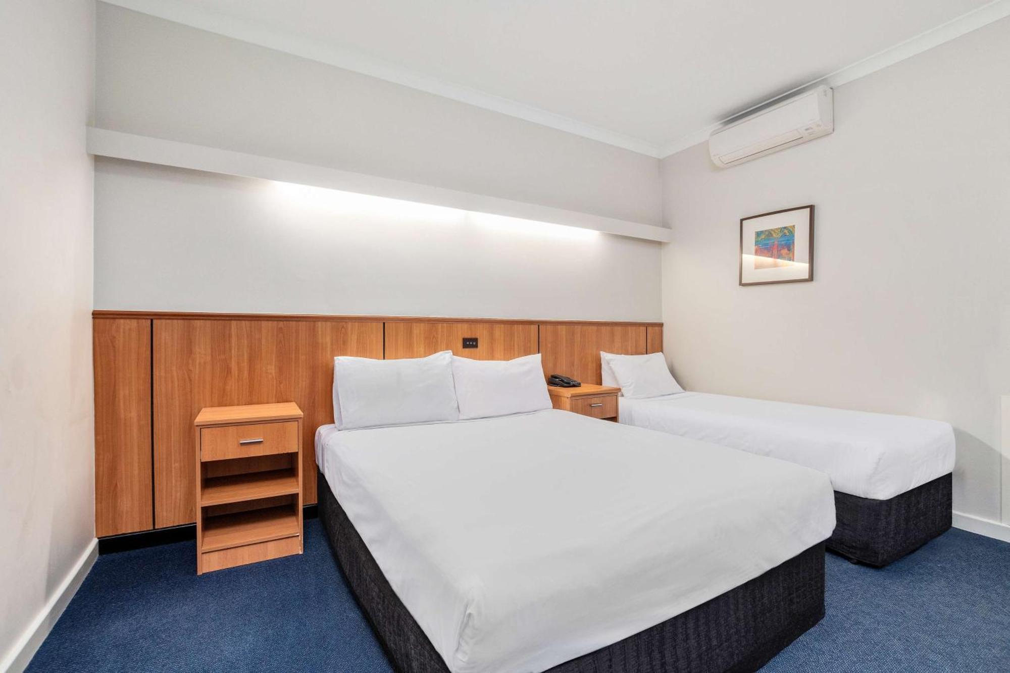 Metro Hotel Perth City Exterior photo