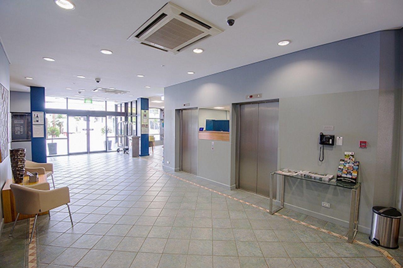 Metro Hotel Perth City Exterior photo