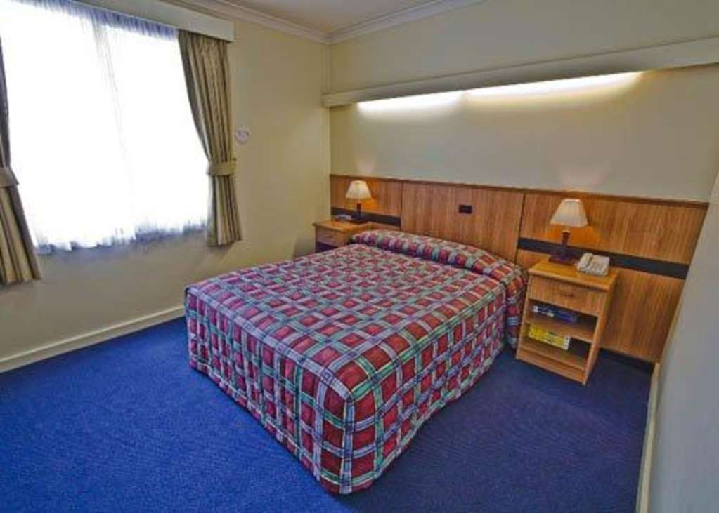 Metro Hotel Perth City Room photo